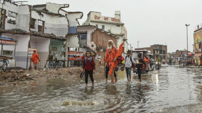 अयोध्या में जलभराव से निपटने को अफसरों ने कसी कमर, 24 घंटे काम करेगा कंट्रोल रूम, 90 पंप टीमें तैनात