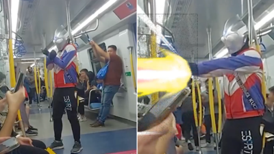 देसी के बाद विदेशी मेट्रो का वीडियो वायरल, यात्री ने सुपरहीरो की ड्रेस में किया ऐसा काम, सब शॉक्ड रह गए