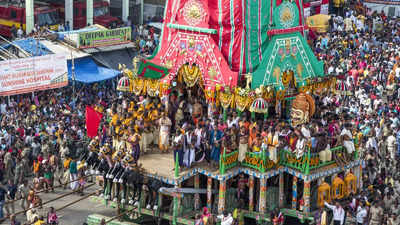 Rath Yatra 2024: সোনার কুঠার দিয়ে কাটা হয় জগন্নাথ দেবের রথ তৈরির কাঠ! জেনে নিন রথের অজানা কাহিনি