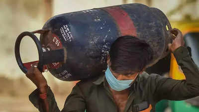LPG Cylinder Price: ಜುಲೈ ಮೊದಲ ದಿನವೇ ಗ್ರಾಹಕರಿಗೆ ಶುಭಸುದ್ದಿ: ವಾಣಿಜ್ಯ ಬಳಕೆ ಸಿಲಿಂಡರ್ ದರ 30 ರೂ ಇಳಿಕೆ