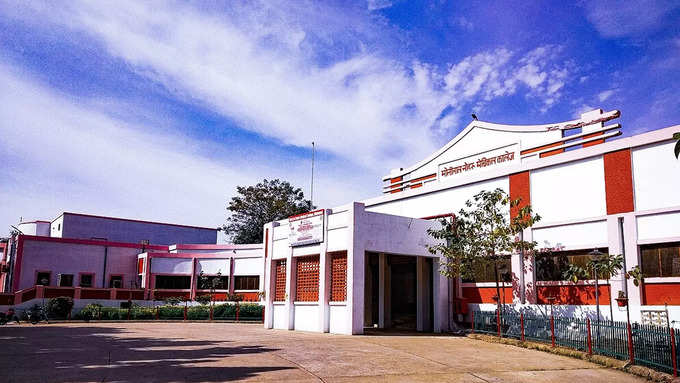 6. Motilal Nehru Medical College, Prayagraj
