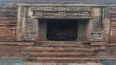 10वीं शताब्दी में स्थापित किया गया था काकोरा बाबा का प्रसिद्ध मंदिर, संरक्षण के अभाव में हो रहा खंडहर