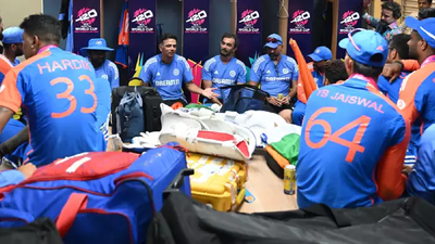 टीम इंडियाला निरोप देताना द्रविड काय म्हणाला? रोहित शर्माचे डोळे पाणावले, ड्रेसिंग रूममधील व्हिडीओ व्हायरल