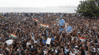 Team India: विश्वविजेत्या भारतीय संघाची विजयी मिरवणुकीला चाहत्यांची मोठी गर्दी