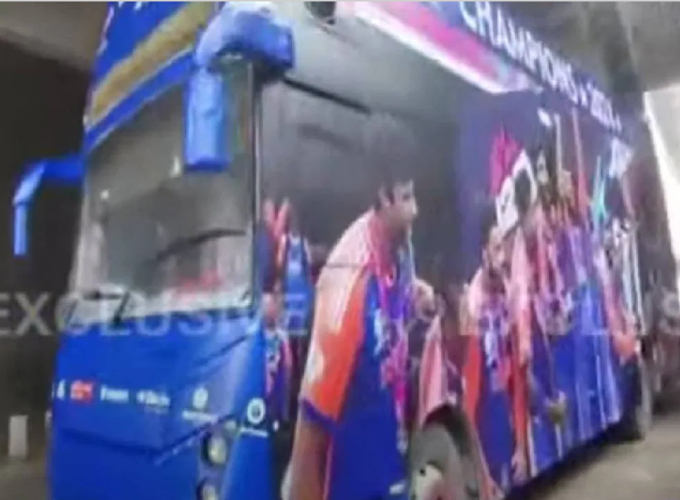team india victroy parade bus