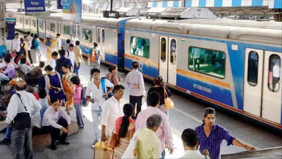 ‘पॉलिटिक्स’ की शिकार हो गई मुंबई की एसी लोकल, वेस्टर्न रेलवे पर डिमांड के बावजूद सप्लाई नहीं