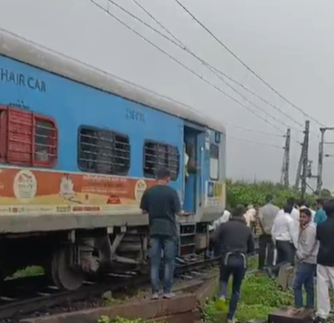 पंचवटी एक्सप्रेसची कपलिंग तुटली, कसारा स्टेशन दरम्यान अचानक रेल्वेचं इंजिन रेल्वेपासून वेगळं