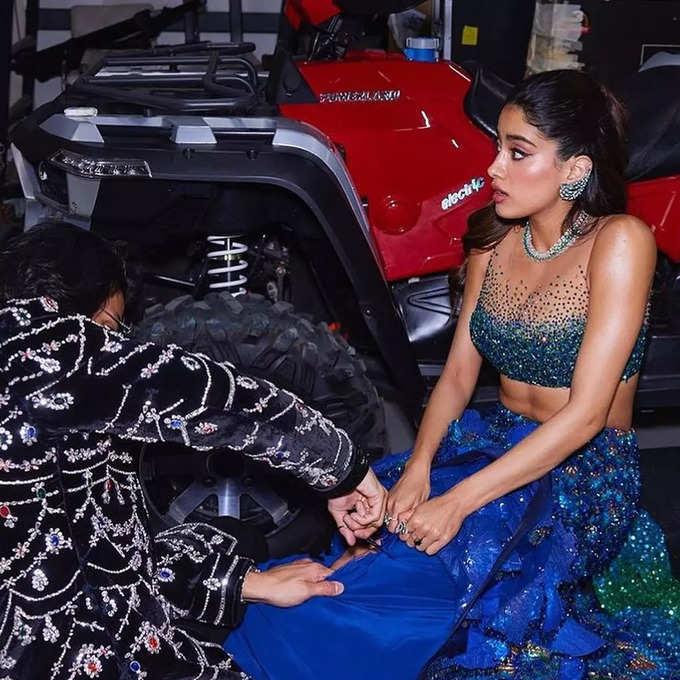 janhvi kapoor anant radhika sangeet