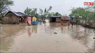अलवर: रैणी में भारी बारिश ने मचाई तबाही, पानी में डूबे आधा दर्जन गांव, ग्रामीणों में आक्रोश
