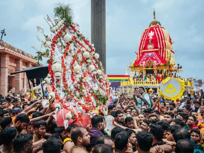 ​जगन्नाथ, भगवान बलभद्र और देवी सुभद्रा के दर्शन