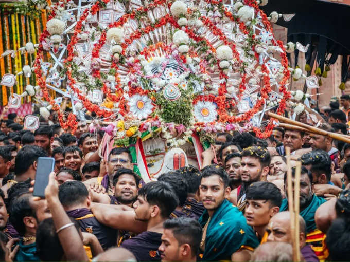 भगवान को बाहर लाने से पहले हुई मंगला आरती