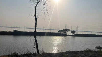 गुड़गांव की सोसायटियों को नजफगढ़ झील से खतरा, बांध बनाए जाने को लेकर दिल्ली और हरियाणा आमने-सामने
