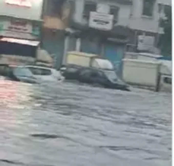 Mumbai Rains: साकीनाका मेट्रो स्टेशन येथे पूरमय परिस्थिती