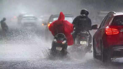 Mumbai Rain: मुंबईत ढगाळ वातावरण पण पाऊस गायब, पुण्याला पावसाचा यलो अलर्ट, वाचा Weather Report