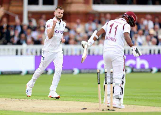 गस एटकिंसन ने ने 45 रन देकर लिए 7 विकेट 