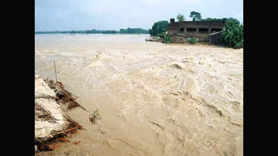 शारदा, राप्ती,घाघरा, क्वानो... उफान पर यूपी की नदियां, 12 जिले बाढ़ की चपेट में, 64 गावों का संपर्क कटा
