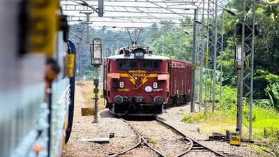 गोरखपुर से मुंबई जाने वाले यात्री कृपया ध्‍यान दें, 22 जुलाई तक ये ट्रेनें रहेंगी कैंसल, कुछ का टाइम भी बदलेगा
