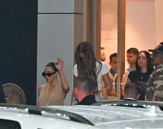 Kim Kardashian and her sister Khloe arrive in Mumbai