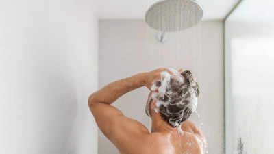 Shampoo Routine: চুল ভালো রাখতে বর্ষাকালে পুরুষেরা সপ্তাহে কতদিন শ্যাম্পু করবেন? জেনে নিন