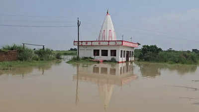 बिहार में बाढ़ का कहरः  कई जिले जलमग्न, कोसी-गंडक और महानंदा समेत कई नदियां खतरे के निशान से ऊपर