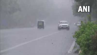 दिल्ली-नोएडा में झमाझम बारिश से मौसम हुआ खुशनुमा, चिपचिपी गर्मी से मिला छुटकारा