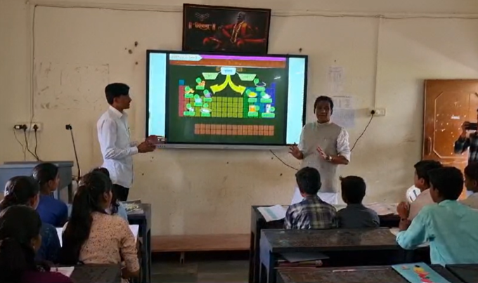 Raosaheb Danve, Jalna: रावसाहेब दानवेंनी घेतला विद्यार्थ्यांचा क्लास