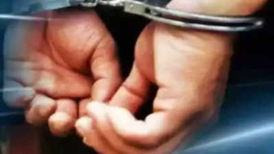 Noida News: नौकरी देने के नाम पर युवाओं को ठगते थे, 4 महिलाओं समेत 7 गिरफ्तार