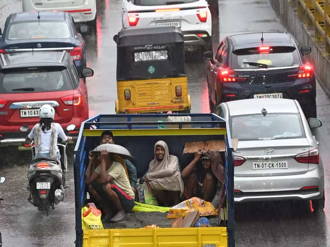 चेन्नई : हवा के साथ बारिश