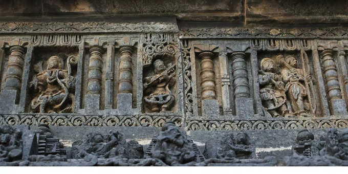 करीब 120 साल पहले भूकंप से डैमेज हो गई थी मंदिर की दीवारें