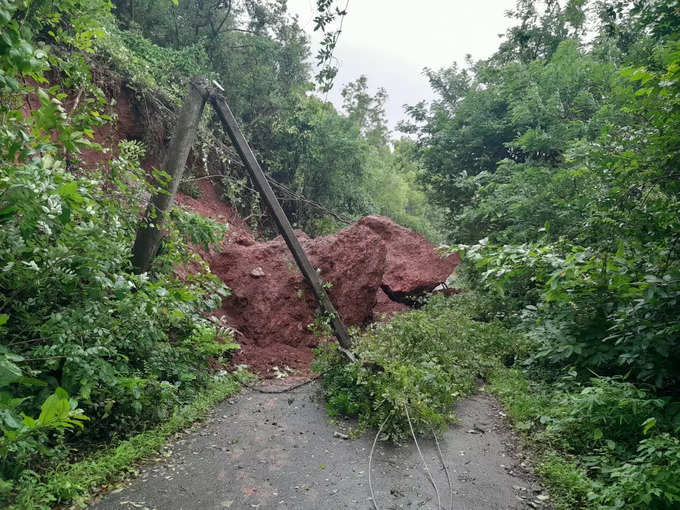 Ratnagiri News: गुहागर तालुक्यात अडूर-बुधल रस्त्यावर दरड कोसळली