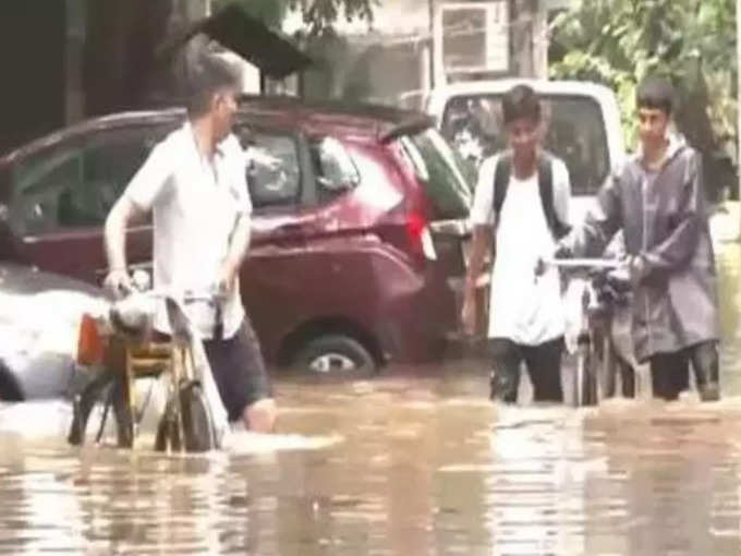 ​नवी मुंबई में भारी बारिश जारी