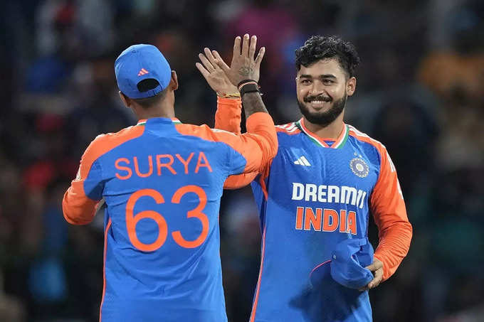 भारत को पराग ने बल्ले से नहीं गेंद से बनाया चैंपियन