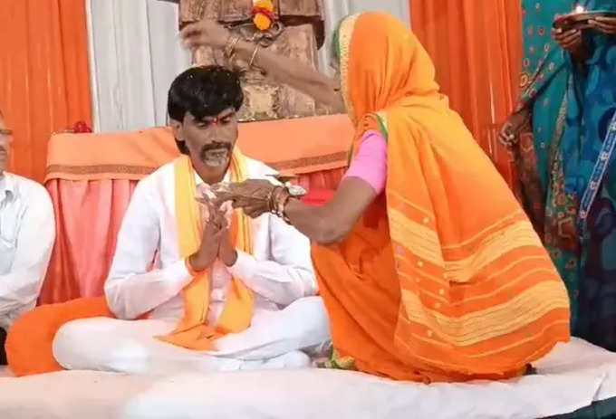 Jalna Manjoj Jarange Patil : मनोज जरांगे यांच्या वाढदिवशी गावातील महिलांकडून त्यांचे औक्षण