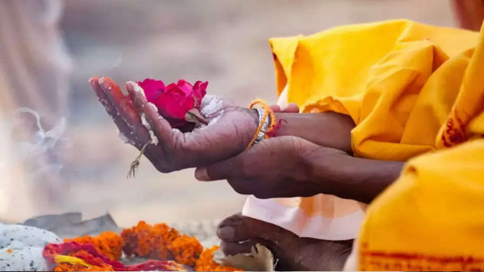 ​காகத்திற்கு ஆடி அமாவாசையில் உணவு வைக்கும் முறை :