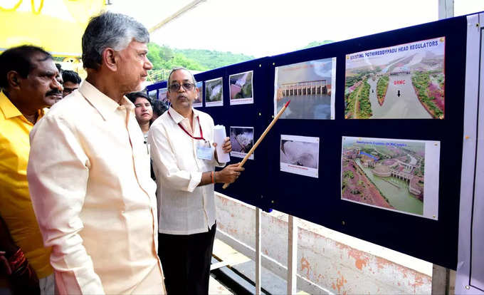 శ్రీశైలంలో సీఎం చంద్రబాబు పర్యటన.. కృష్ణమ్మకు జలహారతి