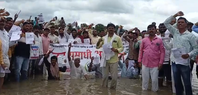 Jalna News: गोदावरी नदीपात्रात शेतकऱ्यांचे जलसमाधी आंदोलन