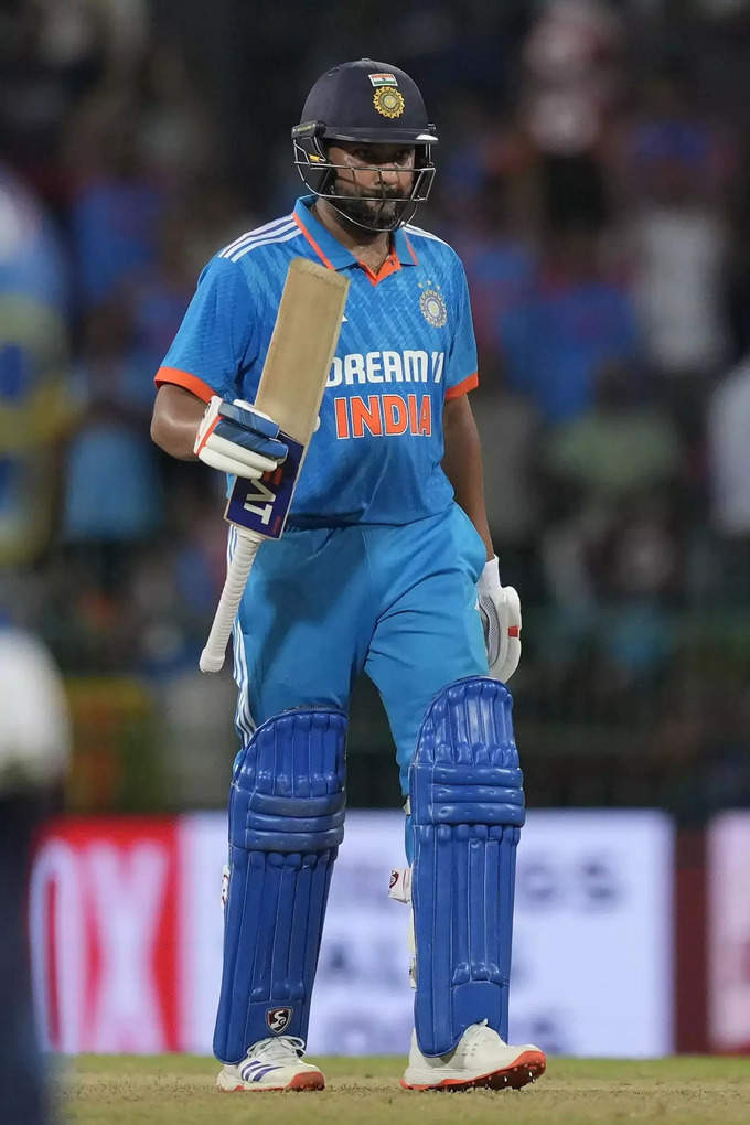 रोहित शर्मा ने सिर्फ 33 में गेंद ठोका अर्धशतक 