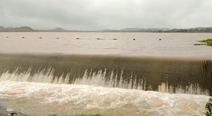 Dhule Rain: पिंपळनेर व पश्चिम पट्ट्यातील झालेल्या पावसामुळे सर्व जलाशय तुडुंब भरले