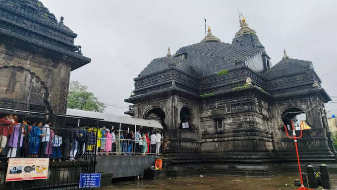 Nashik Tryambkeshwar: श्रावण सोमवारनिमित्त त्र्यंबकेश्वर मंदिरात भाविकांची गर्दी