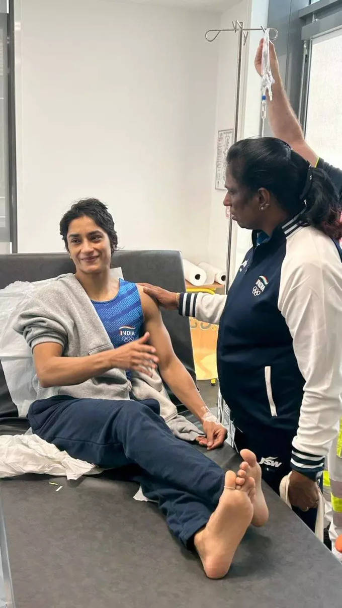 Vinesh Phogat First Photo : रुग्णालयातील विनेश फोगाटचा फोटो आला समोर