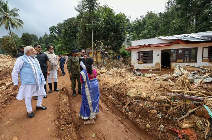 వయనాడ్‌లో ప్రధాని మోదీ.. కొండ చరియలు విరిగిపడ్డ ప్రాంతం పరిశీలన