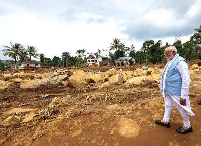 వయనాడ్‌లో ప్రధాని మోదీ.. కొండ చరియలు విరిగిపడ్డ ప్రాంతం పరిశీలన