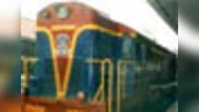 कोहरे का ब्रेक : 50 ट्रेनें लेट