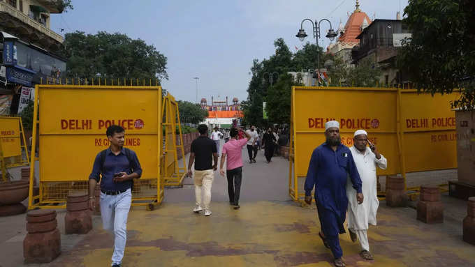 ​​पैराग्लाइडर कमांडो लाल किले के आसपास तैनात​