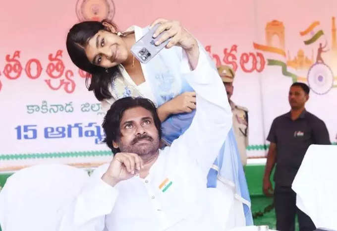 కాకినాడలో ఇండిపెండెన్స్ డే  వేడుకల్లో పవన్.. డిప్యూటీ సీఎం హోదాలో తొలిసారి..