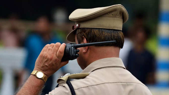 हाई अलर्ट पर पुलिस 