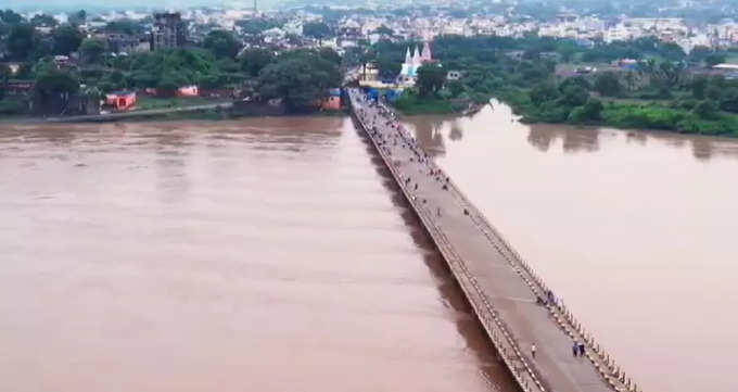 Parbhani Rain: संततधार पावसामुळे गोदावरी नदीने धारण केले रौद्ररूप 