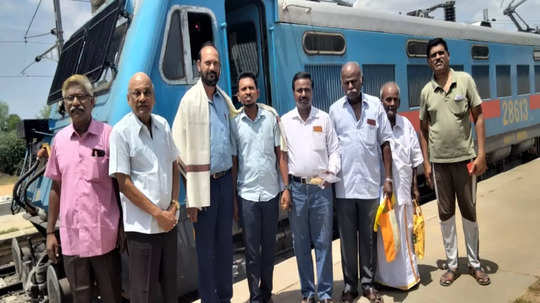 செங்கோட்டை - மைசூர் சிறப்பு ரயில்: அருப்புக்கோட்டை ரயில் நிலையத்தில் உற்சாக வரவேற்பு!