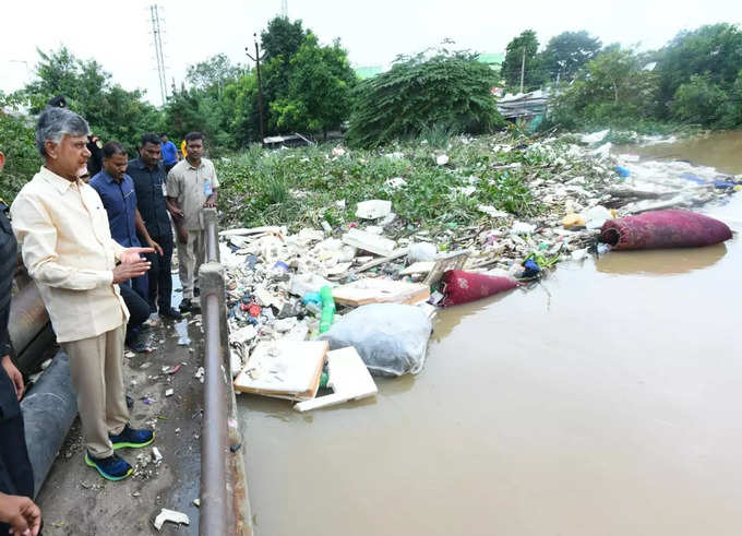 వరద, బురద లెక్కచేయకుండా చంద్రబాబు పర్యటన.. హ్యాట్సాఫ్ సీఎం