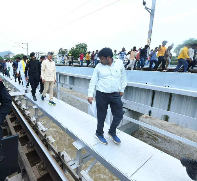 వరద, బురద లెక్కచేయకుండా చంద్రబాబు పర్యటన.. హ్యాట్సాఫ్ సీఎం